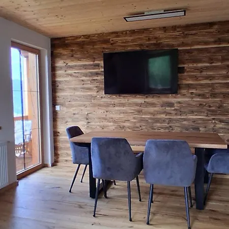 Goldblick Apartment *